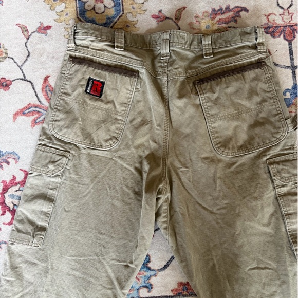 Wrangler Men's Khaki Cargo Pants - Picture 7 of 7